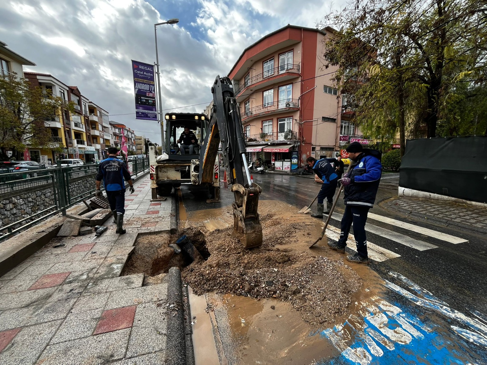 MUSKİ Ekipleri Yağmur Mesaisinde 